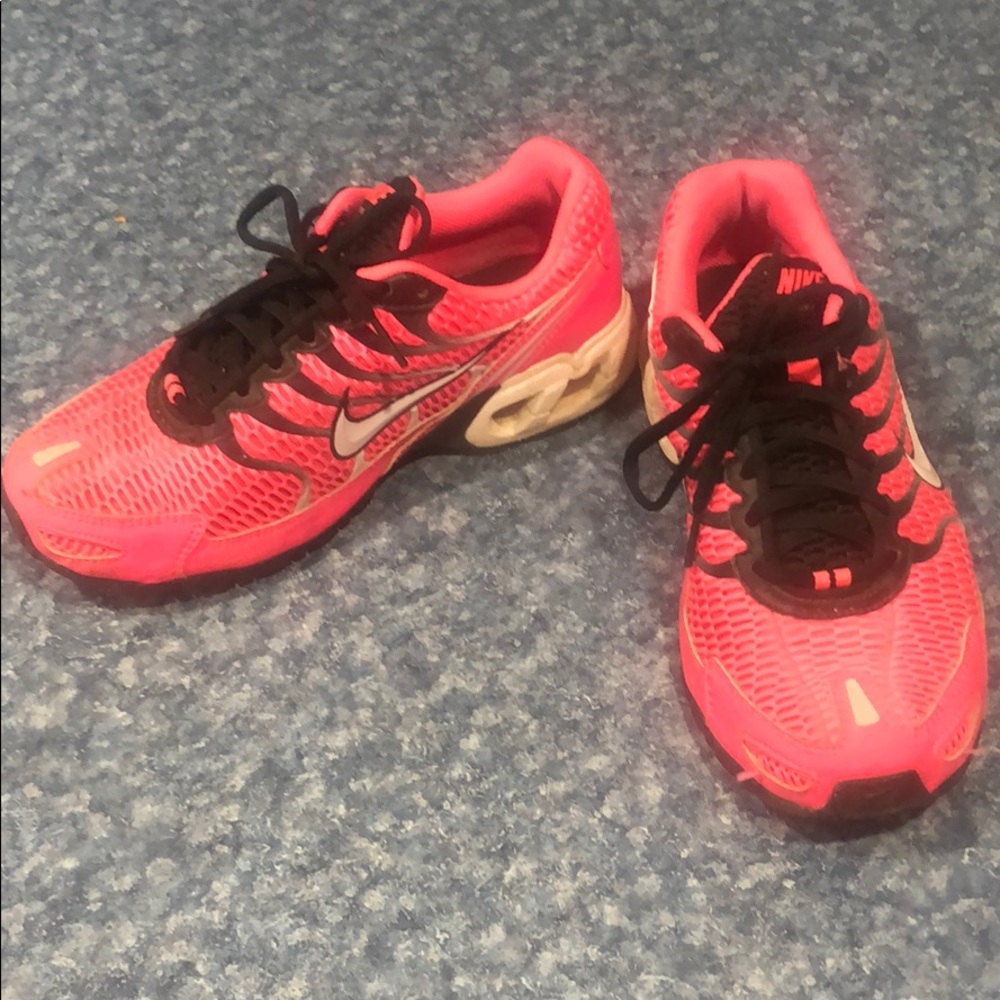 Nike tennis shoes